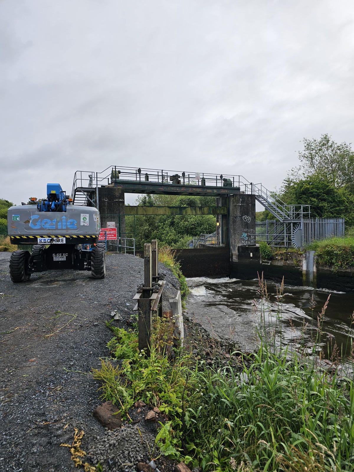 Lagan Weir structure and access gantry during gate repairs